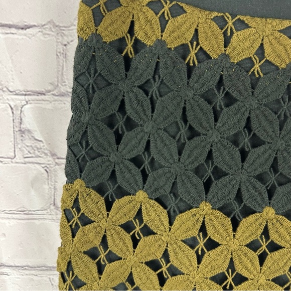 ann taylor LOFT Black Gold crochet floral Patterned overlay Pencil Skirt sz 4 - Picture 2 of 9